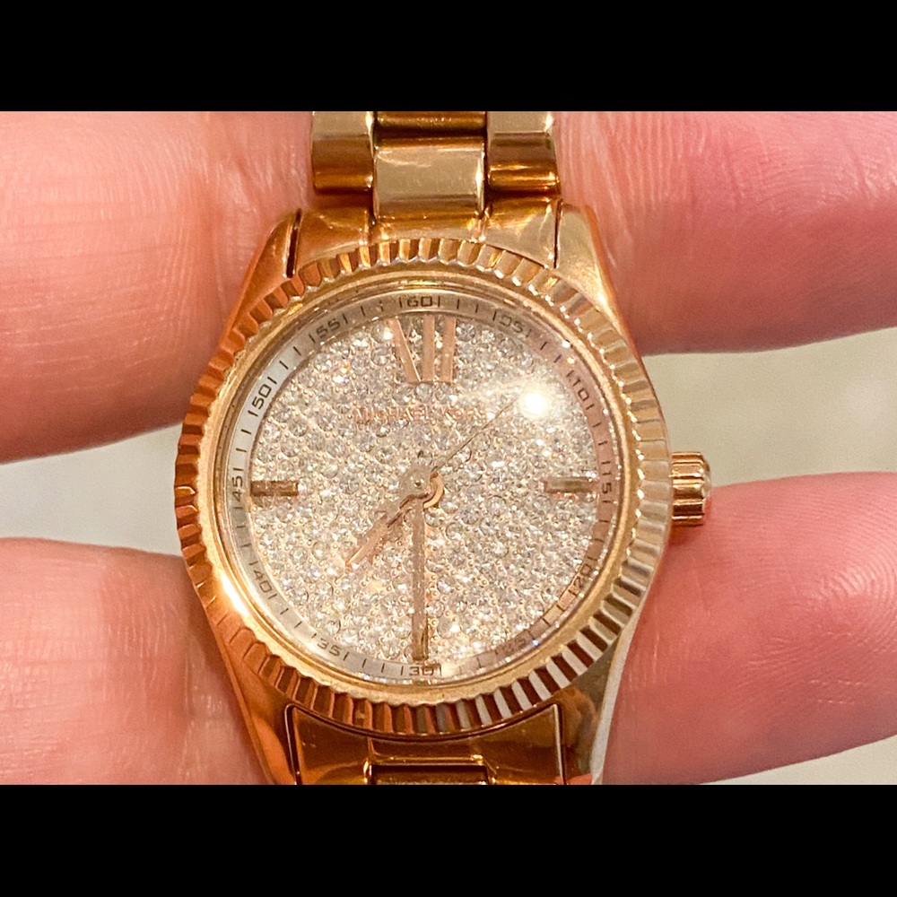 Michael Kors Rose Gold watch - Picture 2 of 3